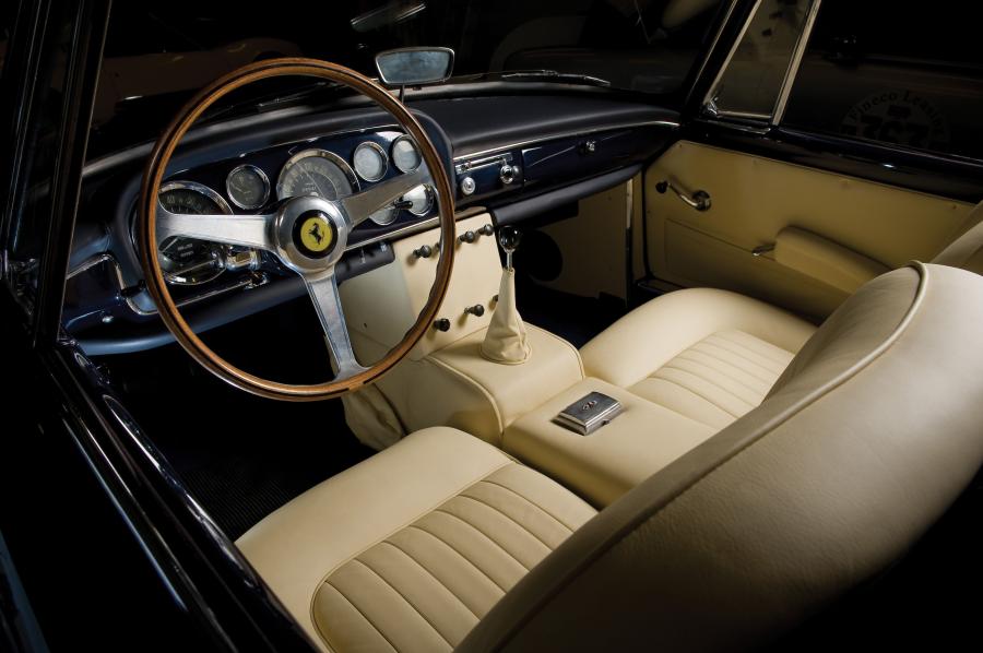 Интерьер Ferrari 250 GT Cabriolet (Series II) 1962 года  (фото 7 из 11)